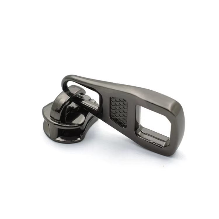 a8c91a9d-7e06-4787-977d-eb7851924b76 G166 Hight Quality Design Bag Fitting Metal Blank Gold Plated Gun Black Zipper Puller for Garment - Image 3
